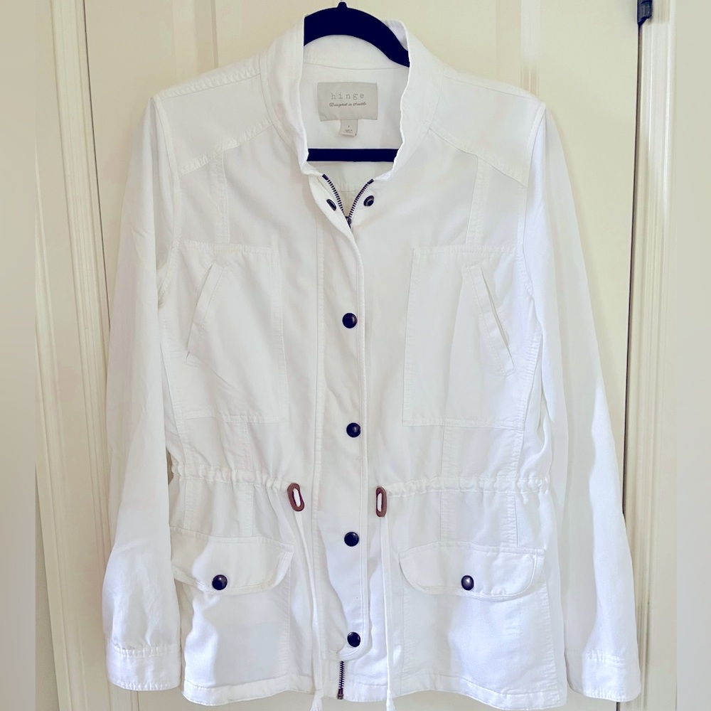 Hinge Designed in Seattle - Women’s size Large Jacket. Excellent condition